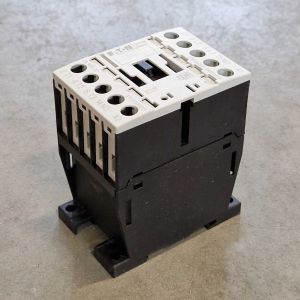 002B. Kontaktor DILM15-10 15A